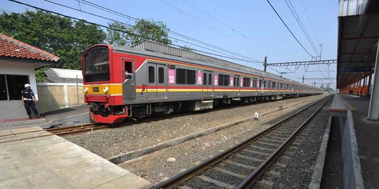 Hari ke Empat PPKM Darurat, Penumpang KRL Terpantau Ramai di Sejumlah Stasiun