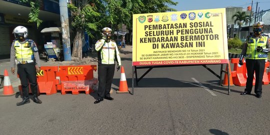 PPKM Darurat, 2 Jalan Menuju Pertokoan dan Pusat Bisnis di Karawang Ditutup