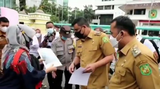 akses ke lahan ditembok perusahaan warga belawan demo temui wali kota medan