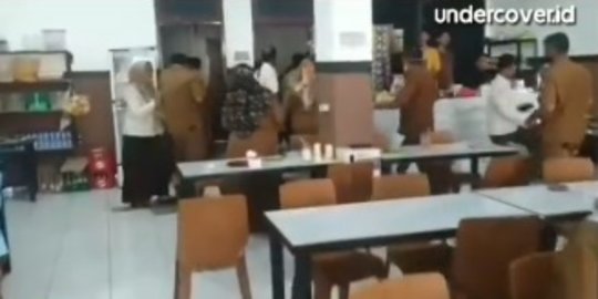 Viral Para PNS Lari-Lari Dirazia Nongkrong di Warung Kopi, Ada yang Mau Sembunyi