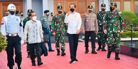 Jokowi Cek Kesiapan Asrama Haji Pondok Gede Jadi RS Covid, Berharap Kamis Beroperasi