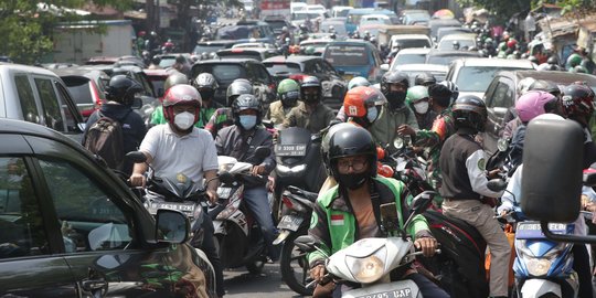 Buntut Penumpukan di Titik Penyekatan PPKM Darurat, Polisi Sidak Perkantoran di DKI