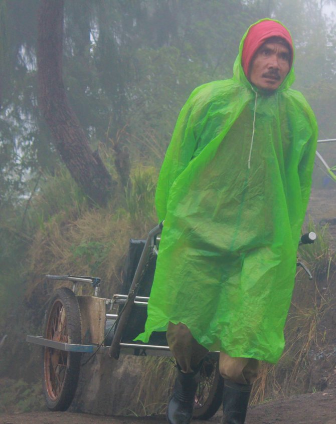 taksi manusia gunung ijen