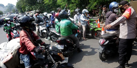 Jokowi Perintahkan Jajaran Tekan Mobilitas Warga hingga 50 Persen selama PPKM Darurat