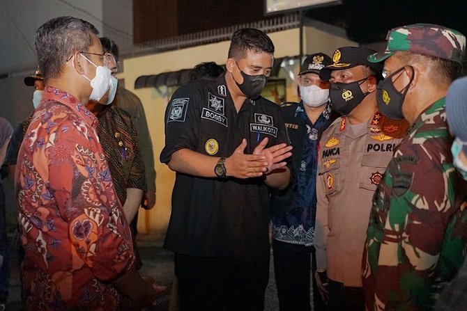 tim gabungan patroli dan ppkm mikro kota medan menyegel 20 lokasi usaha yang melanggar