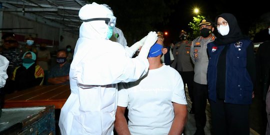 Satgas Banyuwangi Tes Swab Warga Tak Bermasker, 3 Positif Covid - Vimarsana News