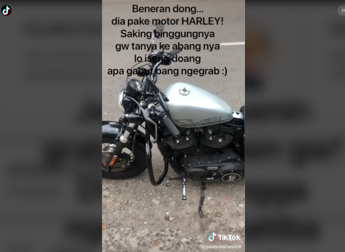 driver ojol jemput penumpang dengan harley davidson