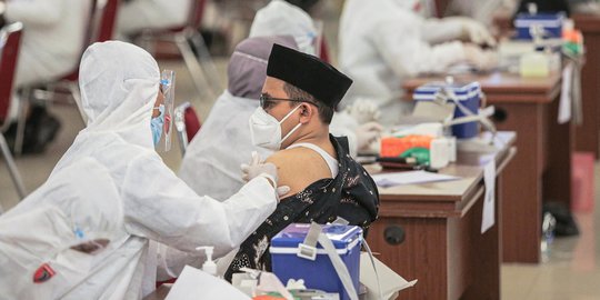 Telanjur Berkerumun, Puluhan Warga Probolinggo Kecewa karena Gagal Divaksin Covid-19
