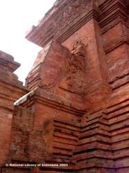 candi bajangratu mojokerto