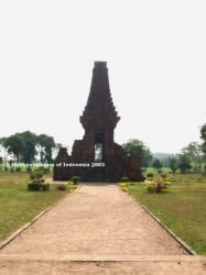 candi bajangratu mojokerto
