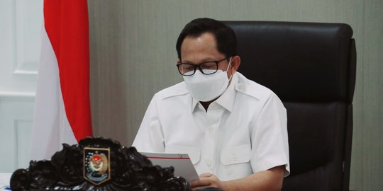 Mendagri Sempurnakan Aturan Kerja Sektor Esensial dan Kritikal, Catat Perbedaannya