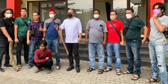 Minta Rokok dan Tahu Bulat Tak Dikasih, Juru Parkir Bawa Pedang Kejar Pedagang