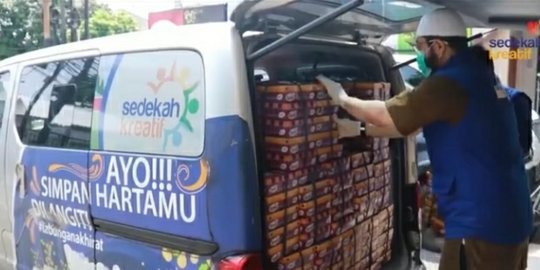 Ustaz Khalid Basalamah Salurkan Seribu Paket Makanan untuk Nakes di RS Rujukan Covid