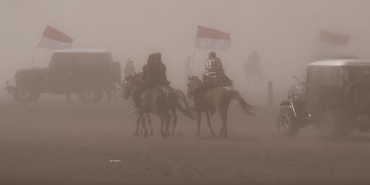 Suasana Badai Pasir Bromo, Fenomena Langka Bak di Gurun Sahara