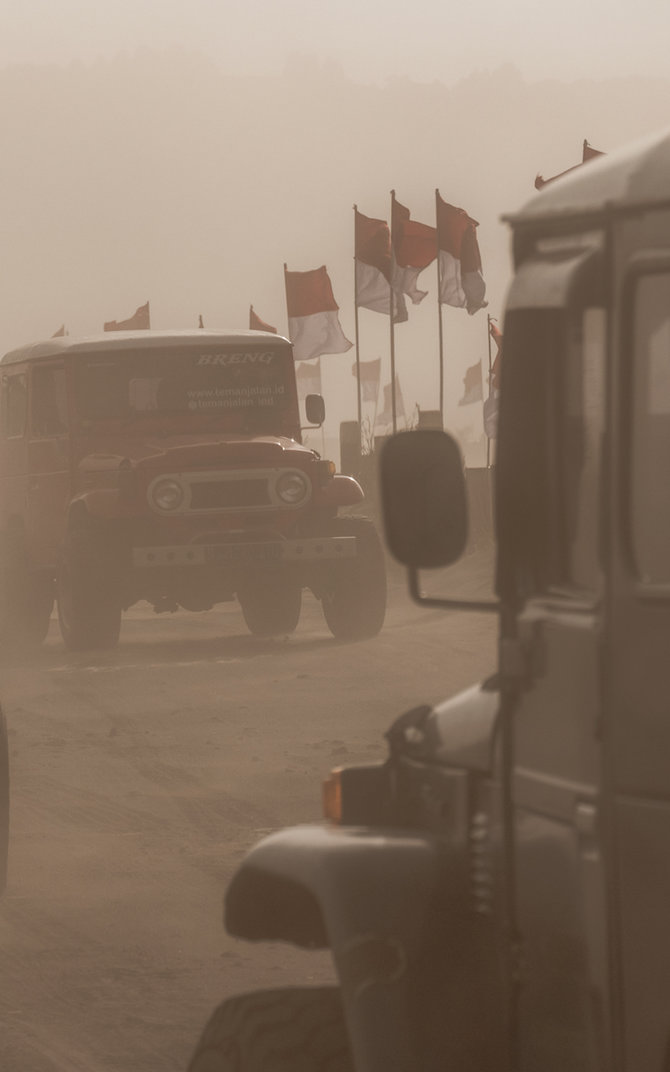 suasana badai pasir bromo
