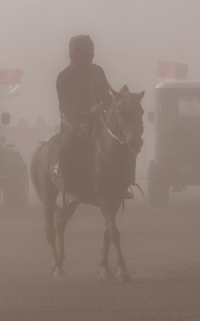 suasana badai pasir bromo