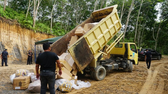 pemusnahan rokok ilegal di langsa