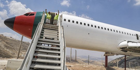 Pria Palestina Sulap Pesawat Boeing 707 Jadi Restoran