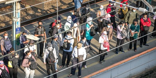 Naik KRL Harus Bawa STRP, Pemprov DKI Bakal Percepat Proses Penerbitan