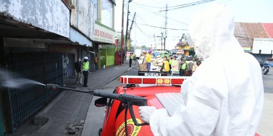 Tim Velox BIN Semprot Disinfektan di Jalanan Bogor dan Edukasi Prokes di Ponpes