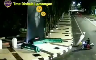 heboh pemotor curi pocong di malam hari