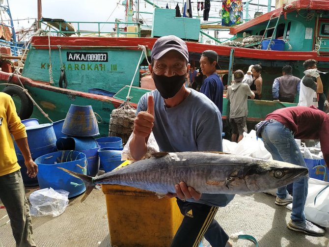 geliat nelayan di pelabuhan perikanan saat ppkm darurat