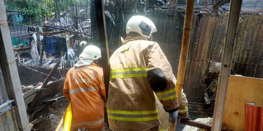 Bengkel Las di Cakung Terbakar, Diduga akibat Korsleting