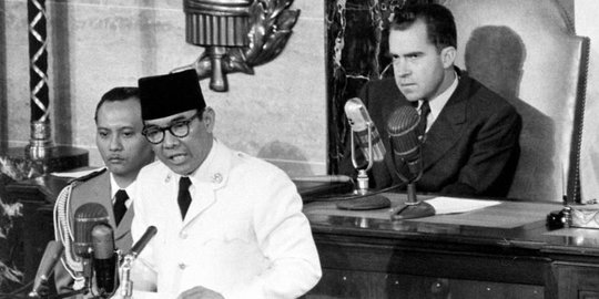 Menilik Masa Kecil Bung Karno, Sakit-sakitan hingga Alasan Pakai Peci Miring