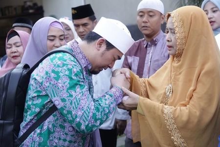 penuh kenangan ini 4 potret kebersamaan ustaz solmed dan ibunda sebelum meninggal