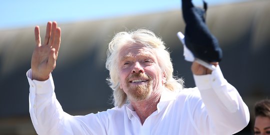 Richard Branson Uji Coba Terbang ke Luar Angkasa dengan Pesawat Virgin Galactic