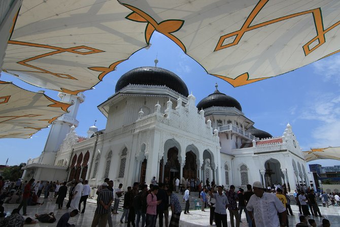 masjid baiturrahman aceh saksi tsunami hingga kemegahannya