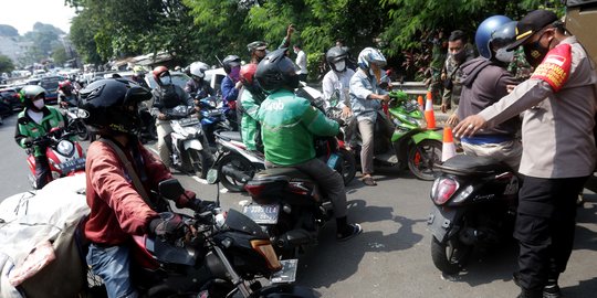 Lalu Lintas Pagi Ini di Sejumlah Pos Penyekatan PPKM Darurat di Jakarta Ramai Lancar