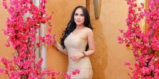 Dipecat karena Tak Pakai Masker, Kuli Bangunan Dapat Rezeki Nomplok dari Artis Cantik - Vimarsana News