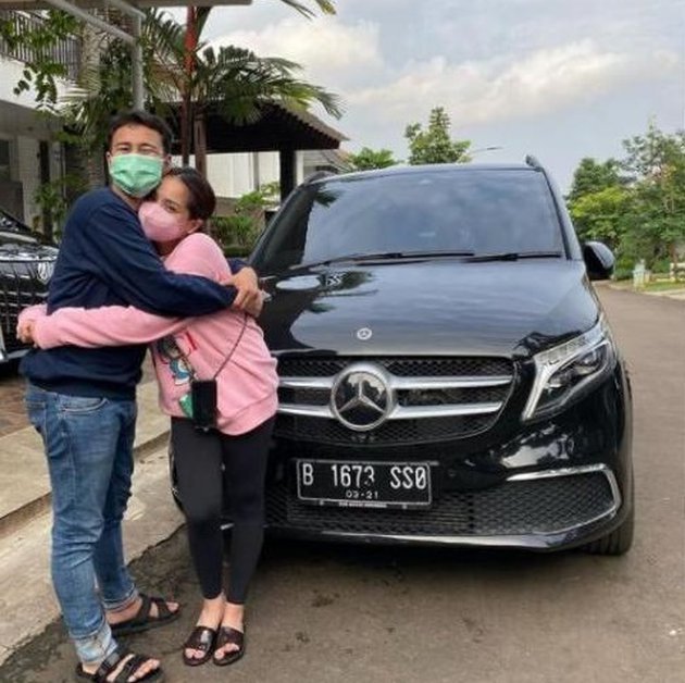 selain aurel hermansyah 5 artis ini juga dapat mobil mewah dari pasangan