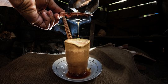 Menikmati Seduhan Teh Talua, Teh Telur Khas Tanah Minang