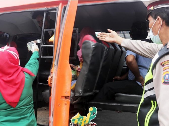 beri bansos bagi warga yang terdampak begini pelaksanaan ppkm darurat di medan