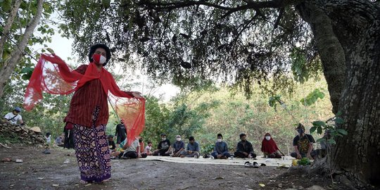 Tolak Sawan dengan Usapan Selendang Penari Janggrung