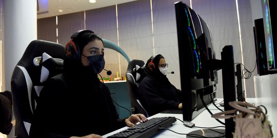 Melihat Para Gamer Wanita Arab Beraksi di Abu Dhabi