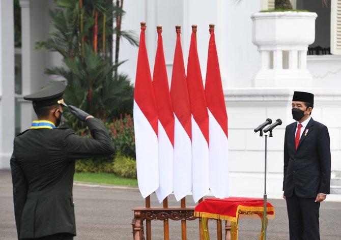 masker yang dipakai menhan prabowo lain dari yang lain