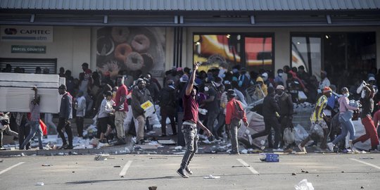 Situasi Mencekam Kerusuhan dan Penjarahan di Afrika Selatan