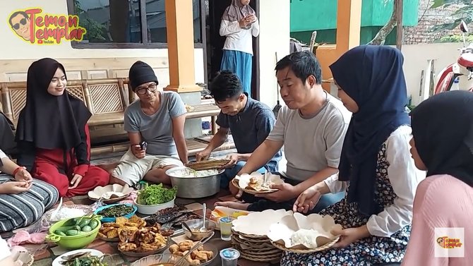 temon berkumpul bersama anak anak