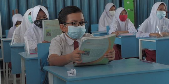 Jokowi Pastikan Buka Belajar Tatap Muka di Seluruh Sekolah Bila Kasus Covid Mereda