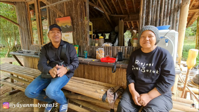 rumah mantan pengusaha di subang yang berada di tengah hutan