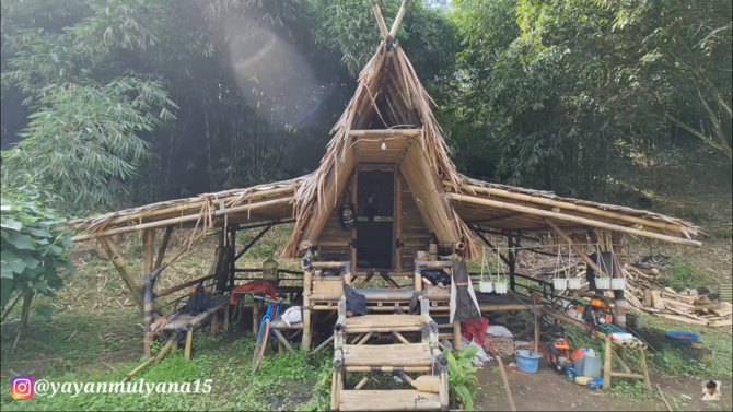 rumah mantan pengusaha di subang yang berada di tengah hutan