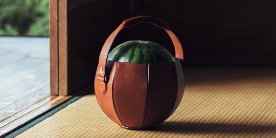 Sambut Musim Panas, Brand Jepang Luncurkan Tas Wadah Semangka Seharga Rp1,4 Juta
