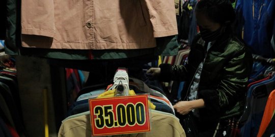Berburu Baju Bekas Bermerk di Pasar Cimol Gedebage Bandung