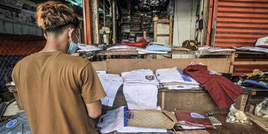 PPKM Darurat, Penjualan Seragam Sekolah Anjlok