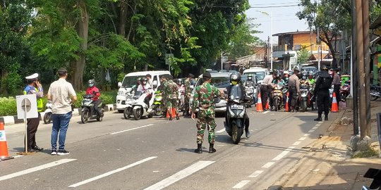 Skema Bagi Waktu Belum Efektif, Polisi Seleksi Pekerja di Pos Penyekatan PPKM Darurat