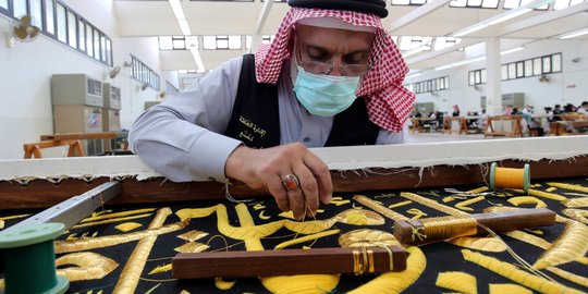 Menyambut Iduladha, Penyulam Saudi Siapkan Kiswah Baru untuk Ka'bah