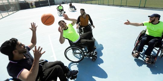 Semangat Korban Perang Suriah Main Basket di Kursi Roda
